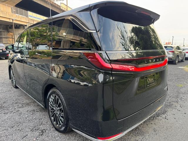2024 Lexus LM