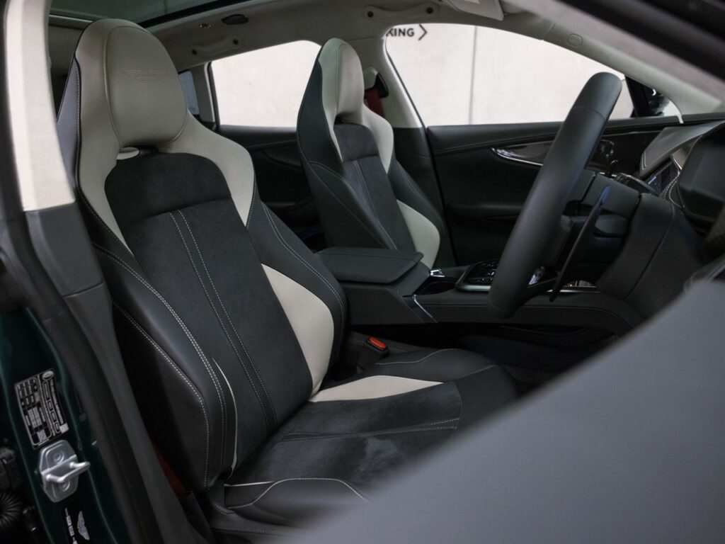 2024 Aston Martin DBX