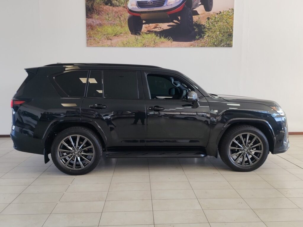 2025 Lexus LX 700h