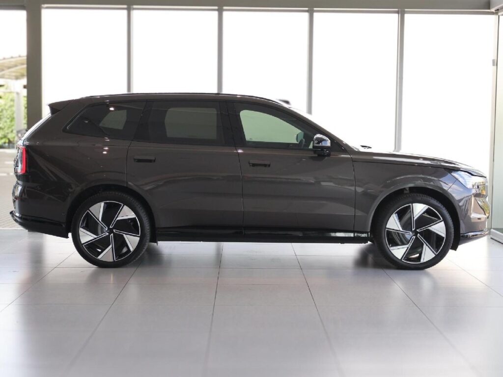 2025 Volvo EX90